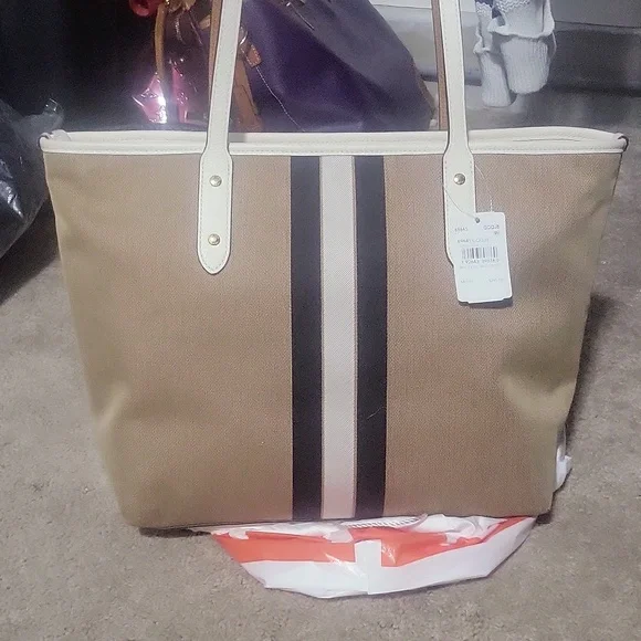 Coach Purse - Picture 3 of 7